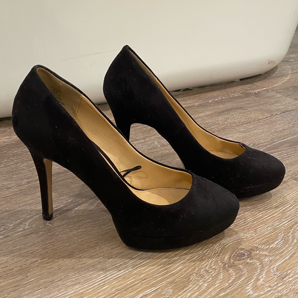 black pumps